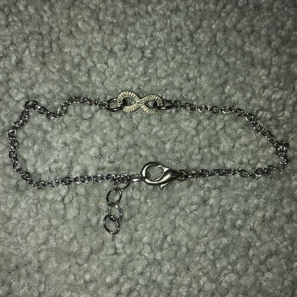 Silver infinity bracelet - Picture 1 of 1